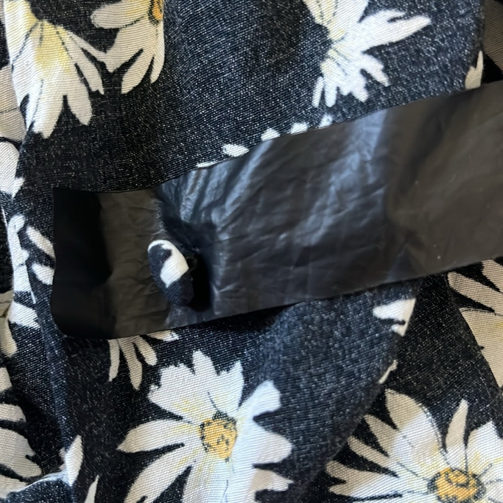 Zara Daisy Faux Wrap Dress Button Front deep V Neck Floral Size M - Picture 8 of 9